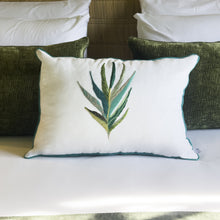 Charger l'image dans la galerie, Coussin brodé Sureau rectangulaire