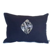 Charger l'image dans la galerie, Coussin brodé rectangulaire Catalpa