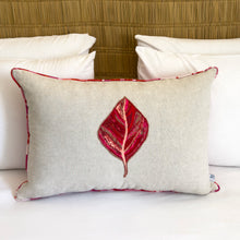 Charger l'image dans la galerie, Coussin brodé rectangulaire Catalpa