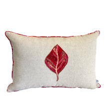 Charger l'image dans la galerie, Coussin brodé rectangulaire Catalpa