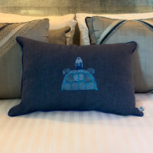 Charger l'image dans la galerie, Coussin brodé rectangulaire Tortue