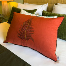 Charger l'image dans la galerie, Coussin brodé Fougere rectangulaire