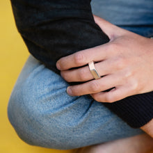 Charger l'image dans la galerie, BAGUE BOULON FINE EN ARGENT