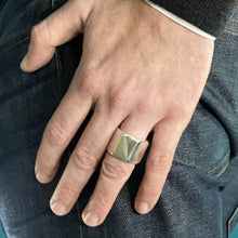 Charger l'image dans la galerie, BAGUE BOULON LARGE EN ARGENT