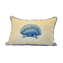 Charger l&#39;image dans la galerie, Coussin brodé Shell rectangulaire
